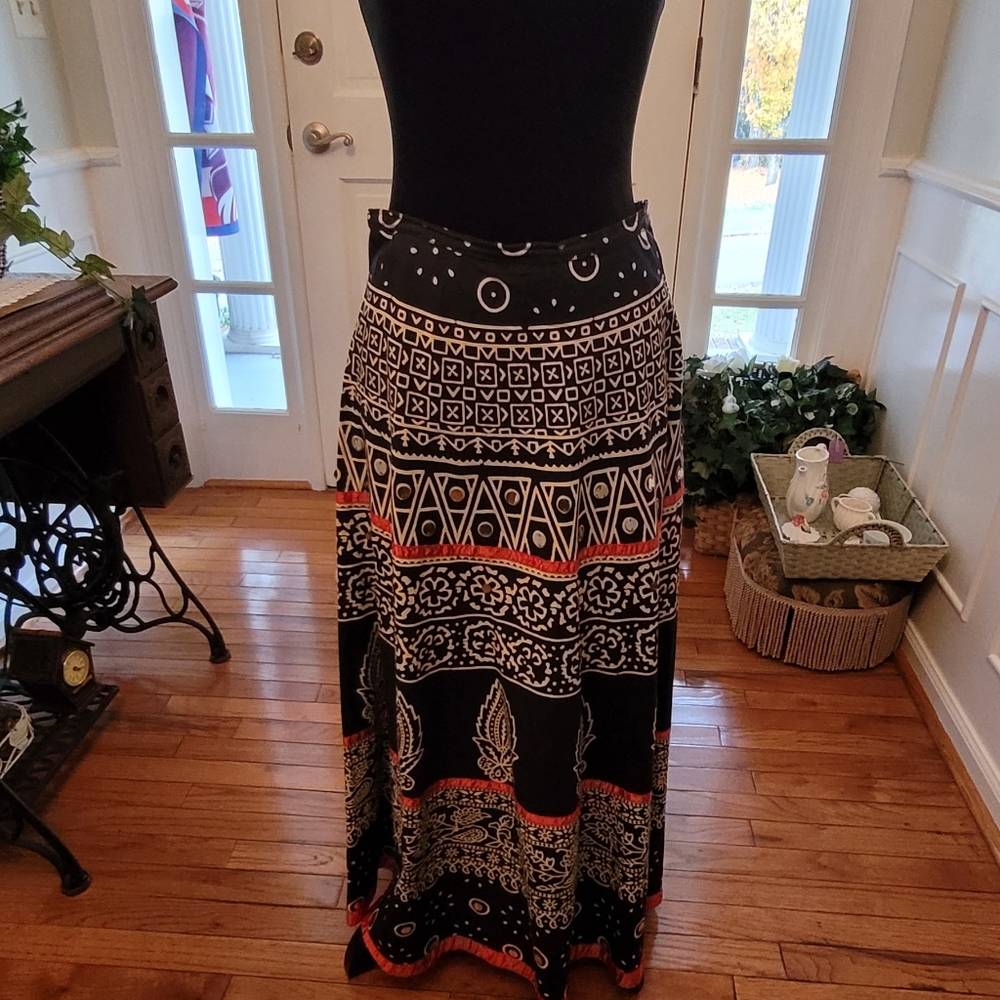 4/$19Black and white boho embellished Geometric Maxi Skirt Sz S Boho Indie Artst